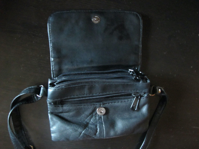 petit sac a compartiments, simili cuir dans Femmes - Sacs et portefeuilles  à Longueuil/Rive Sud - Image 3