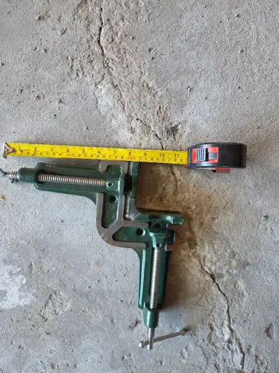 This versatile vise is perfect for securing your workpieces! It is in new condition but remains full...