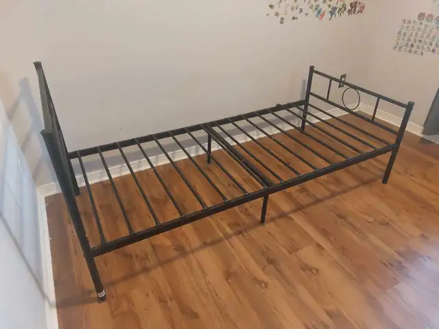 Twin Bed Frame in Beds & Mattresses in Gatineau - Image 3
