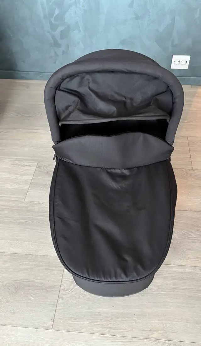 Thule Urban Glide 2 Stroller Bassinet - Black in Strollers, Carriers & Car Seats in Ottawa - Image 5