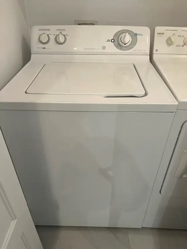 À vendre laveuse sécheuse frigidaire et four in Washers & Dryers in West Island - Image 3