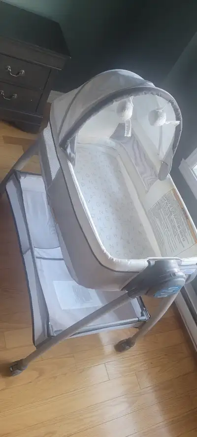 Bassinette pivotante 2-en-1 (Table à langer) + VTech GRATUIT, View more