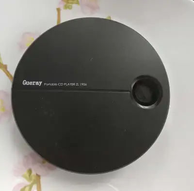 Listen to your favourite albums on the go with this Gueray portable CD player! This compact player i...