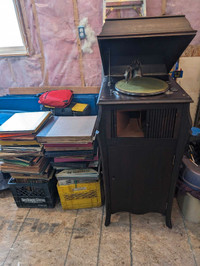 1920 record player with over 80 records original parts andpaint 