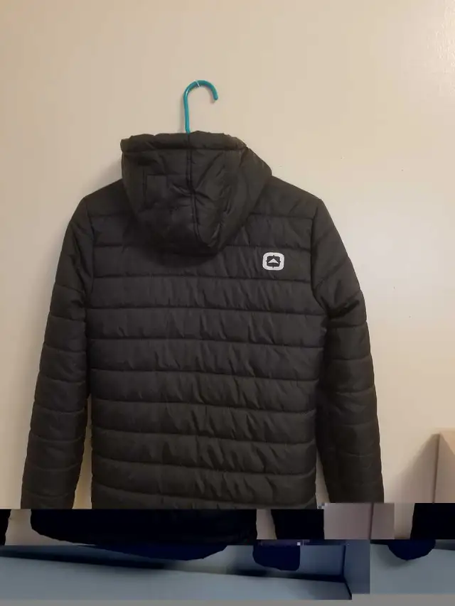 New Comfortable Winter Jacket in Women's - Tops & Outerwear in Kitchener / Waterloo - Image 3