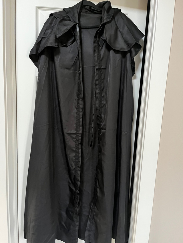 Hooded cloak  in Costumes in Regina