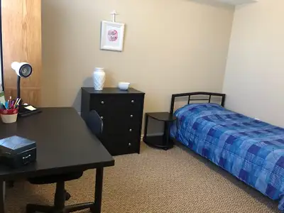 ROOMS FOR RENT FOR THE SUMMER NEAR UW, LAURIER & CONESTOGA WATERLOO ON MAIN BUS ROUTE CLEAN, MODERN...