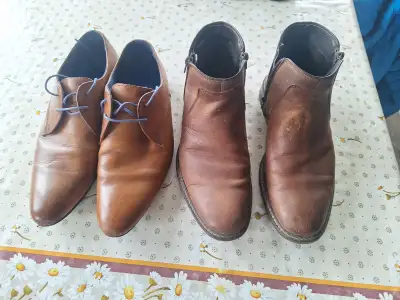 Une paire bottes, une paire souliers homme pointure 8.5 cdn, View more