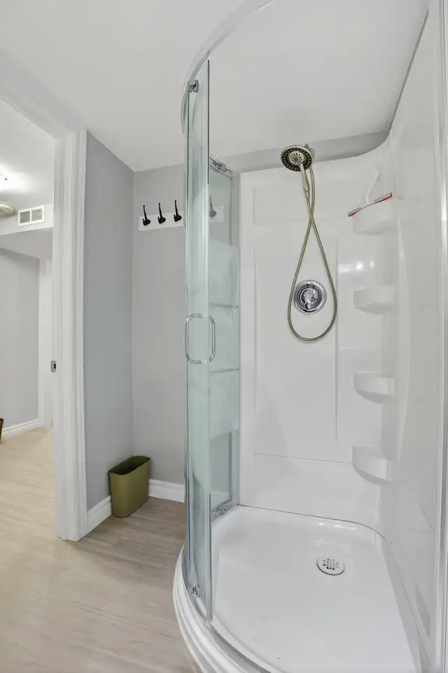 Beautiful 2 BR furnished incl utilities, wi-fi, laundry, parking in Short Term Rentals in Kitchener / Waterloo - Image 11