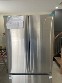 Brand new Samsung  33" french door bottom freezer!!