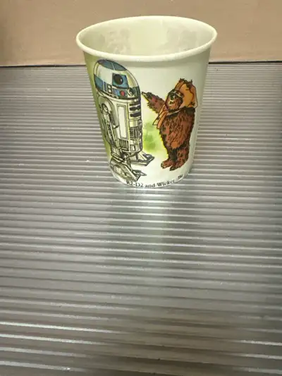 Star Wars 1983 Dixie Cup, R2D2 and Wicket, beautiful graphics, Jedi series!!!