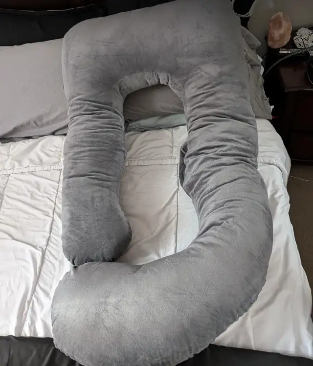 Chilling Home Pregnancy Pillows in Other in Calgary - Image 2