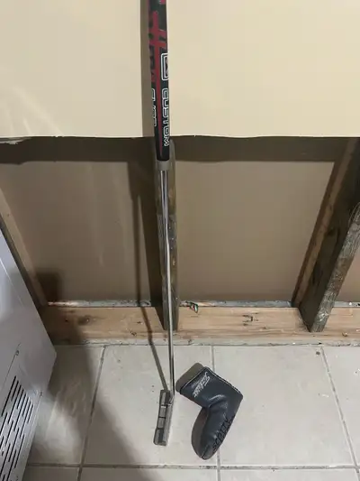 Selling a Scotty Cameron Select Newport 2.5 in mint condition 35” long includes the head cover Open...