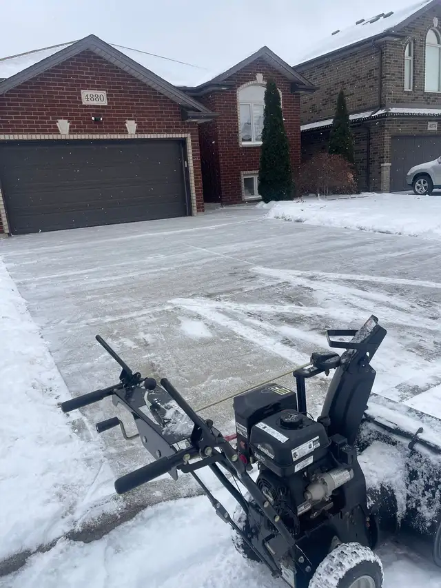 Remove snow in Snowblowers in Windsor Region - Image 3