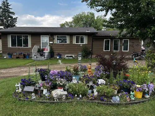 House for sale by owner. 4 bedrooms, two upstairs and two downstairs. Laundry is upstairs. Finished...