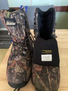 Hunting boots/ camo in Fishing, Camping & Outdoors in Belleville - Image 2