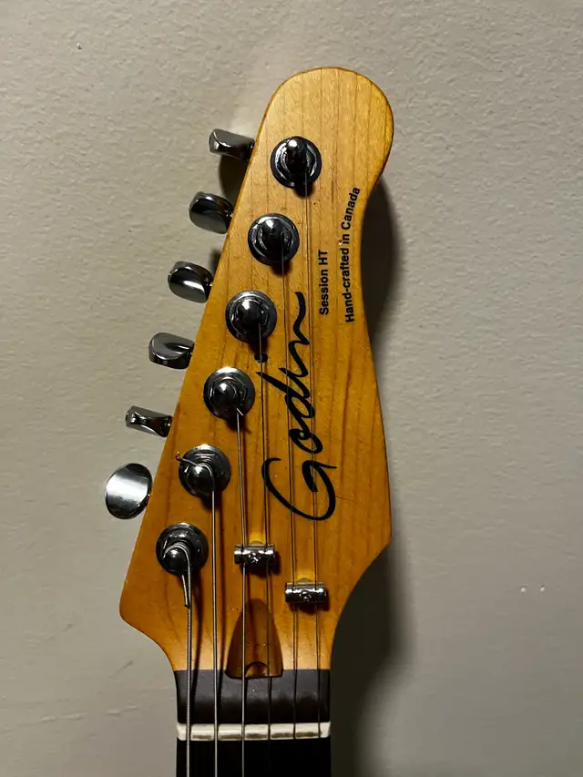 Godin Session HT blanche in Guitars in Sherbrooke - Image 3