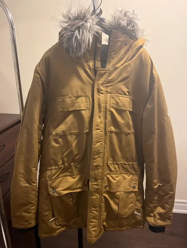 Men's Winter Jacket – “BENCH” Jacket. Size XL in Men's in Mississauga / Peel Region - Image 5