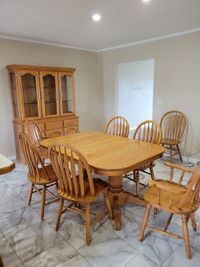 Solid Oak Dining Table & China Cabinet c/w Chairs
