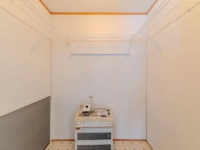 3 Bed 2 Bath Mobile Home Near Saskatoon. Garage + Open View in Houses for Sale in Saskatoon - Image 12