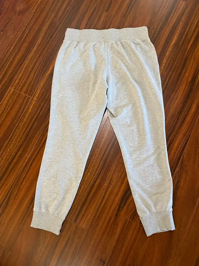 O’Neill women’s large jogging pants, light gray in Women's - Bottoms in Oshawa / Durham Region - Image 6