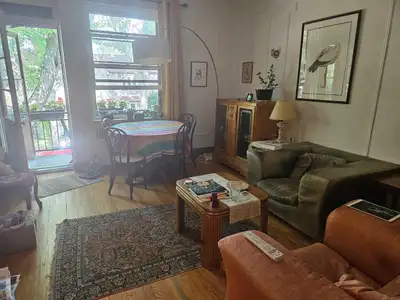 Charmant 4 ½ non-meublé, à sous-louer rue Willowdale; immeuble tranquille de 12 logements; balcon, s...