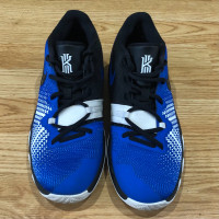 Youths Size 7Y Nike Kyrie Flytrap Hyper Cobalt Shoe