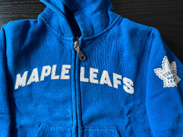 Unisex ROOTS Maple Leaf Hoodie Size 3T-4T Pre-loved in Clothing - 3T in City of Toronto