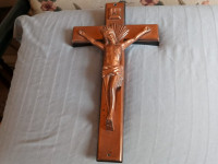 Crucifix ou croix  en cuivre datant des années 50 ,      ,, 20$