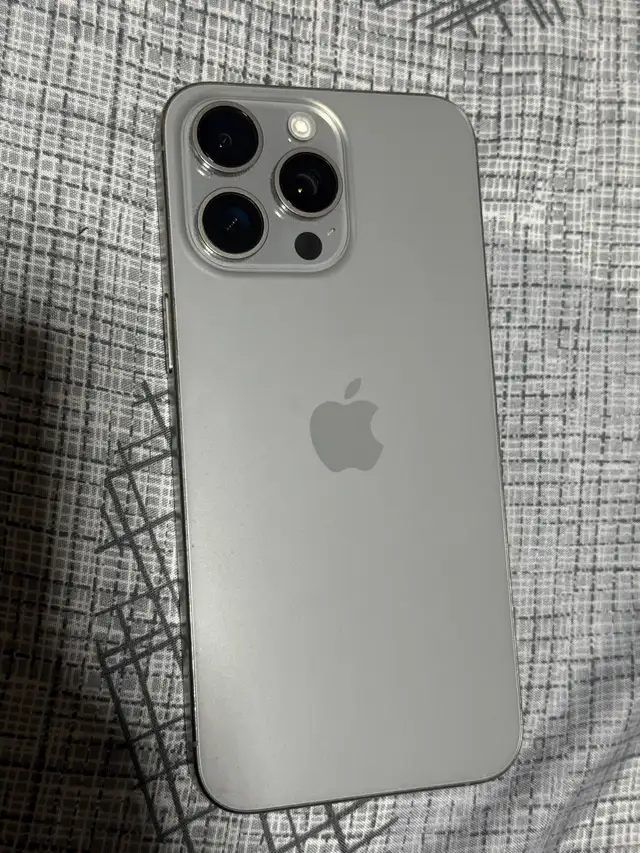 iPhone 15 pro max 256 gb for sale  in Cell Phones in Mississauga / Peel Region - Image 7