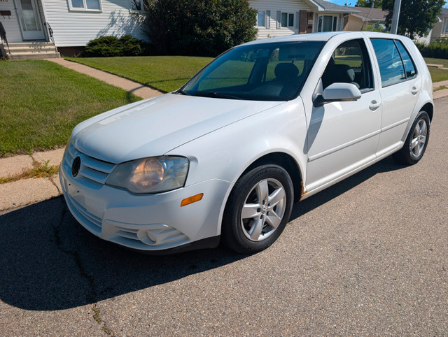 2009 volkswagen city golf automatic runs great low km sunroof/AC in Cars & Trucks in Edmonton