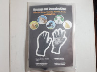 Massage and Grooming Glove for pets brand new/gants pour animaux