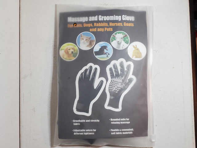 Massage and Grooming Glove for pets brand new/gants pour animaux dans Autre  à Ouest de l’Île
