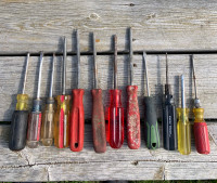 Lot of 12 assorted screwdrivers 