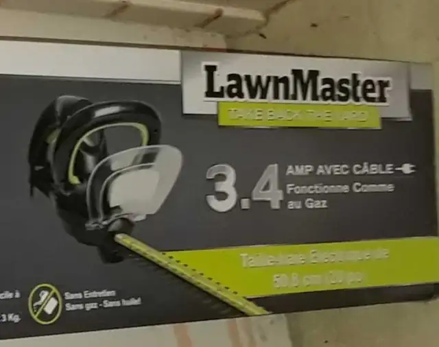 NEW hedge trimmer in Outdoor Tools & Storage in Kingston - Image 2