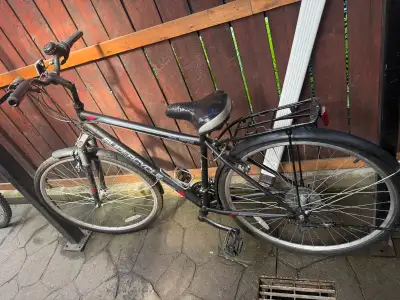 Supercycle Solaris bike 700c tires Size: 18” frame size; 27-30” inseam, good for 5’ 8”- 6’ height 18...