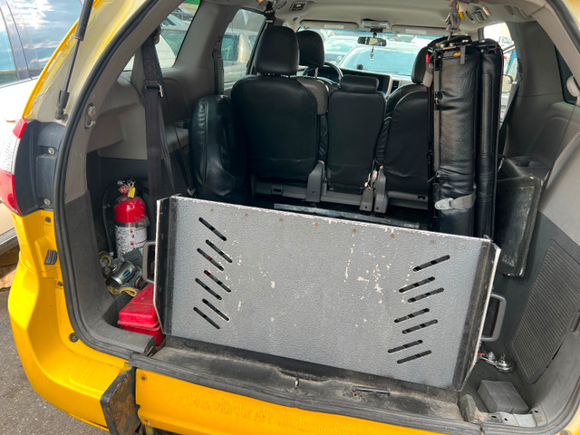 Wheelchair Toyota Sienna Van 7 seater in Cars & Trucks in Kelowna - Image 3
