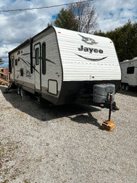 2017 Jayco 27 ft RV Trailer