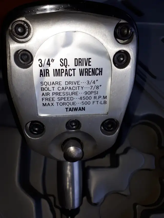 3/4" Air Impact Wrench With 8 Sockets in Power Tools in Renfrew - Image 3
