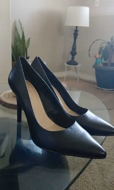 Classic Nine West Heel Size 7, View more