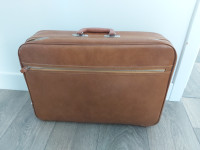 Vintage Tan Bantam Travelware Suitcase - Pick up Yonge/Eglinton