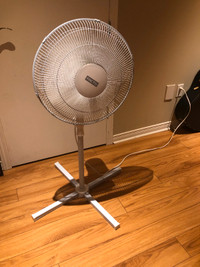 Rotating Floor Fan (3 speeds)