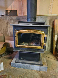 Regency 2400 Wood Stove w/ Chimney 