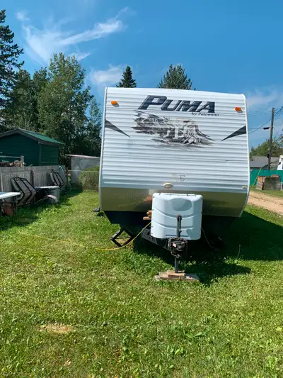 Hook on and go! Create memories with the whole family! Sleeps 5+: Master room has seperate washroom...