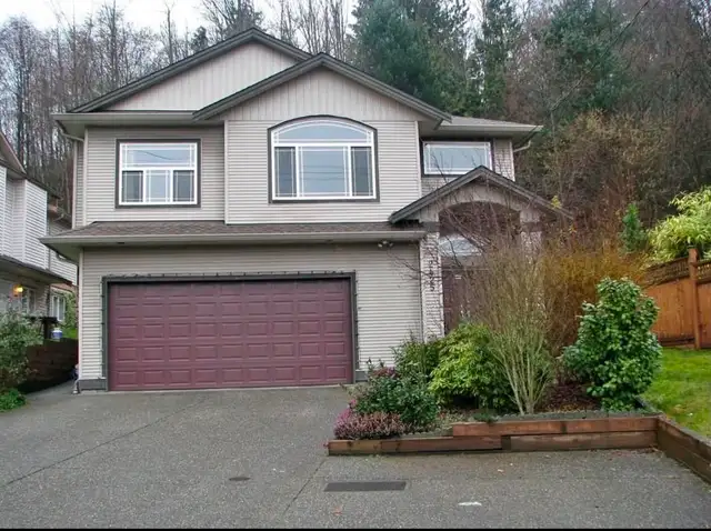 2 bed 1 bath ground floor with private laundry and dishwasher