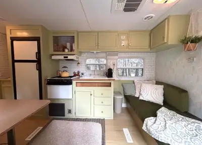 ZT27BH Crossroads Zinger trailer. Full renovation with new foam and upholstery on the cushions, pain...