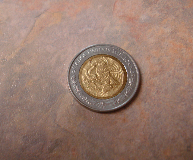 Mexico Un 1 Peso coins, $3 each in Hobbies & Crafts in Winnipeg - Image 4