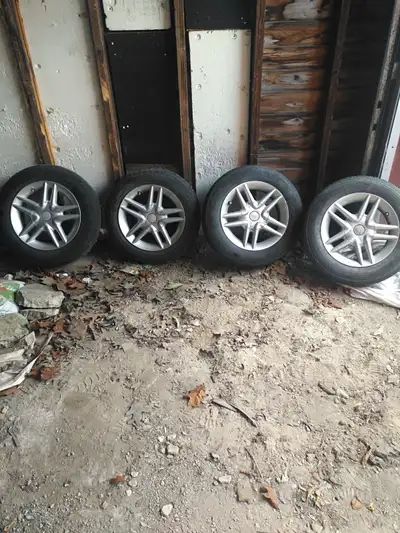 4 mags de marque 'ASA' 14 " (pneus 185-60r14). Idéal comme mags pour l hiver. Vendu pr ls mags (pneu...
