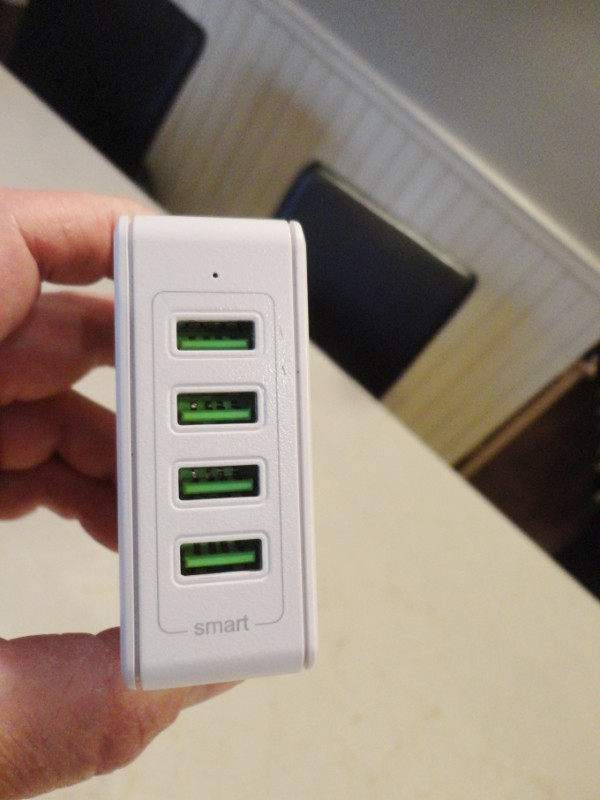 SChitec Smart 4 Port Wall Charger - Charges 4 devices at once in Cell Phone Accessories in Kitchener / Waterloo - Image 2