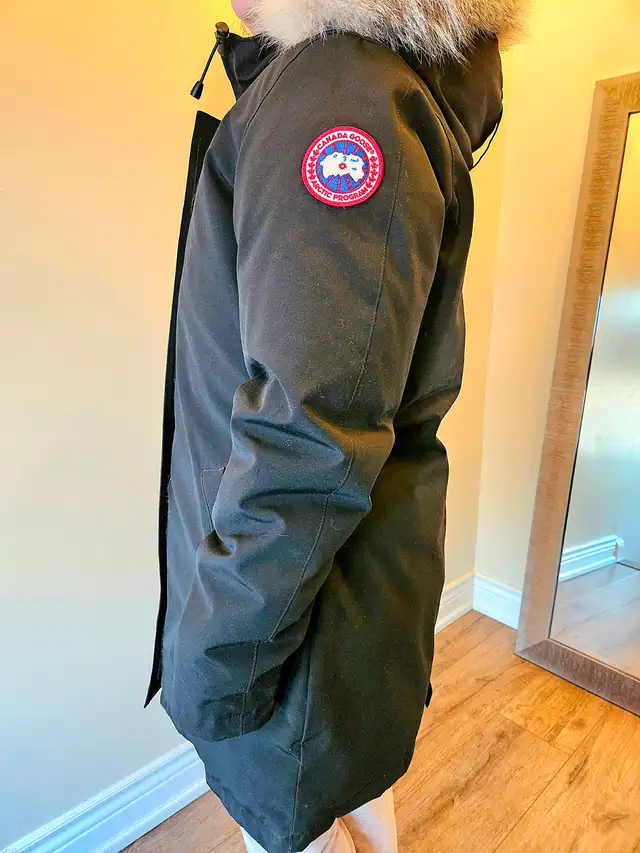 Canada Goose Victoria Women's Parka in Women's - Tops & Outerwear in Mississauga / Peel Region - Image 2